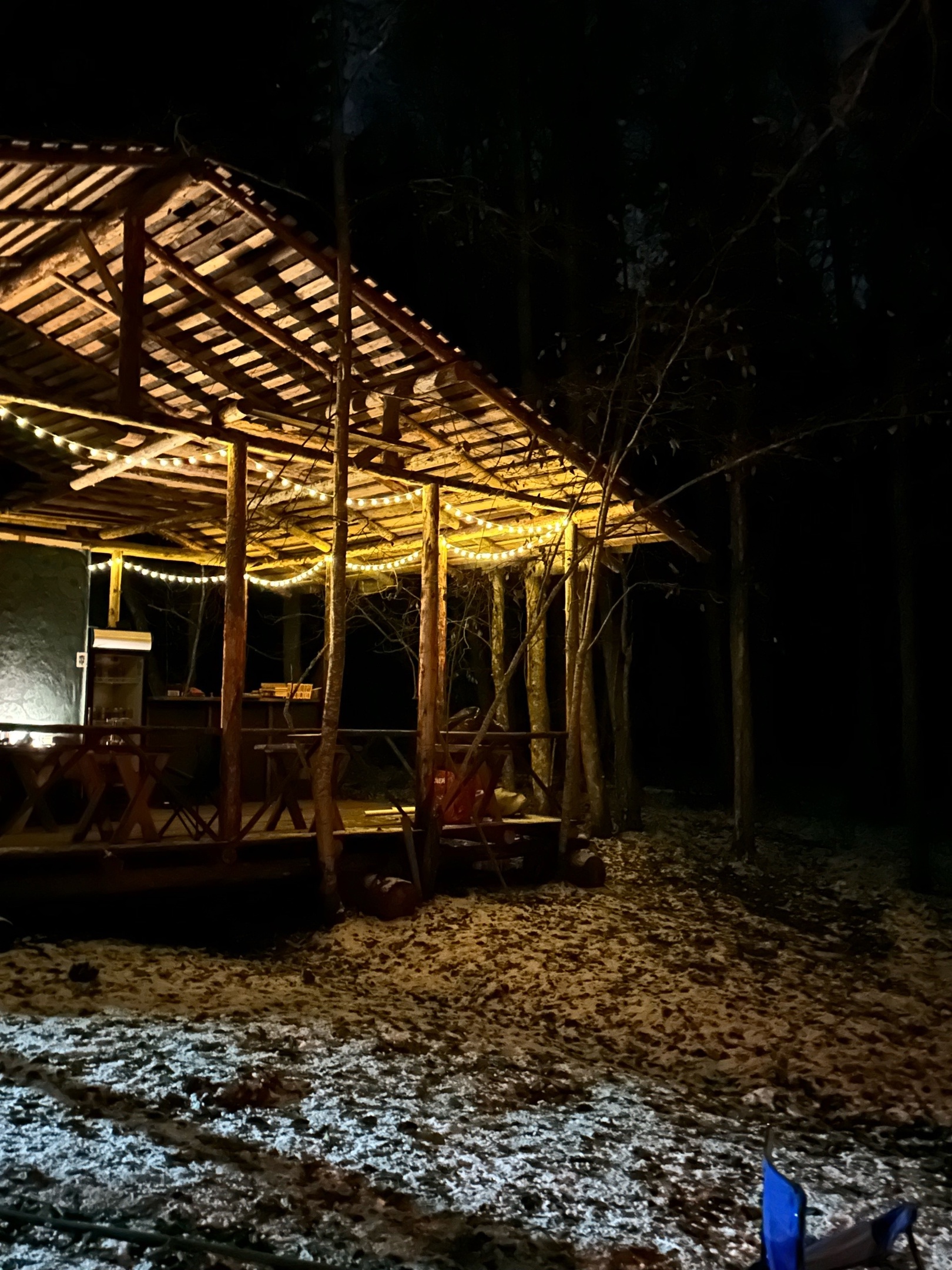 В НАЛИЧИИ. Прогулка к утёсу в Пурвиле. Холст, масло, 66.5 × 82.3 см.
